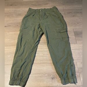 Women’s GAP joggers cargo style!